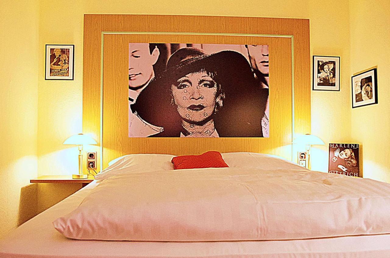 Retro - Art - Hotel Lünen Esterno foto