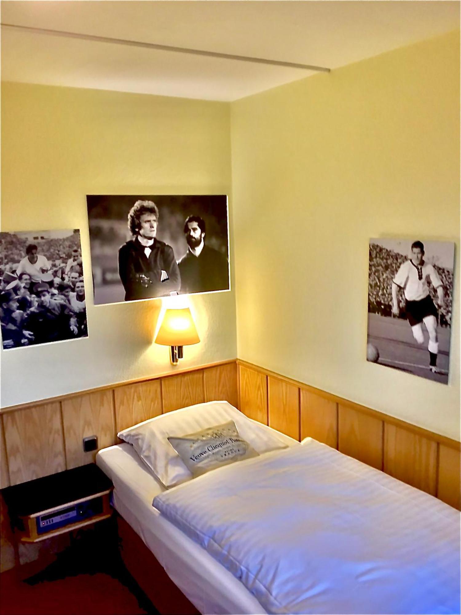 Retro - Art - Hotel Lünen Esterno foto