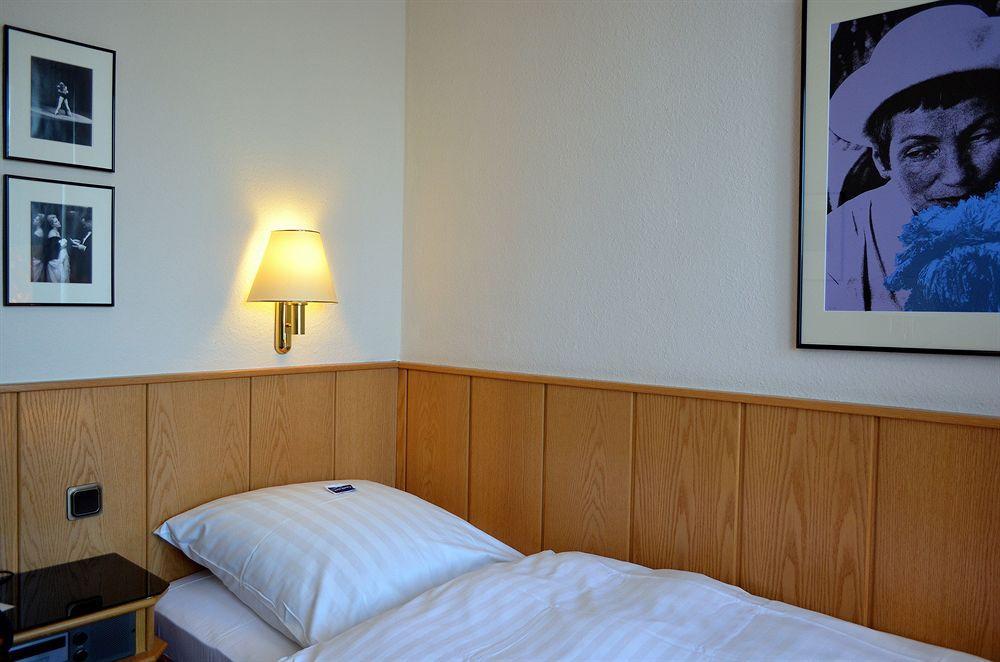 Retro - Art - Hotel Lünen Esterno foto