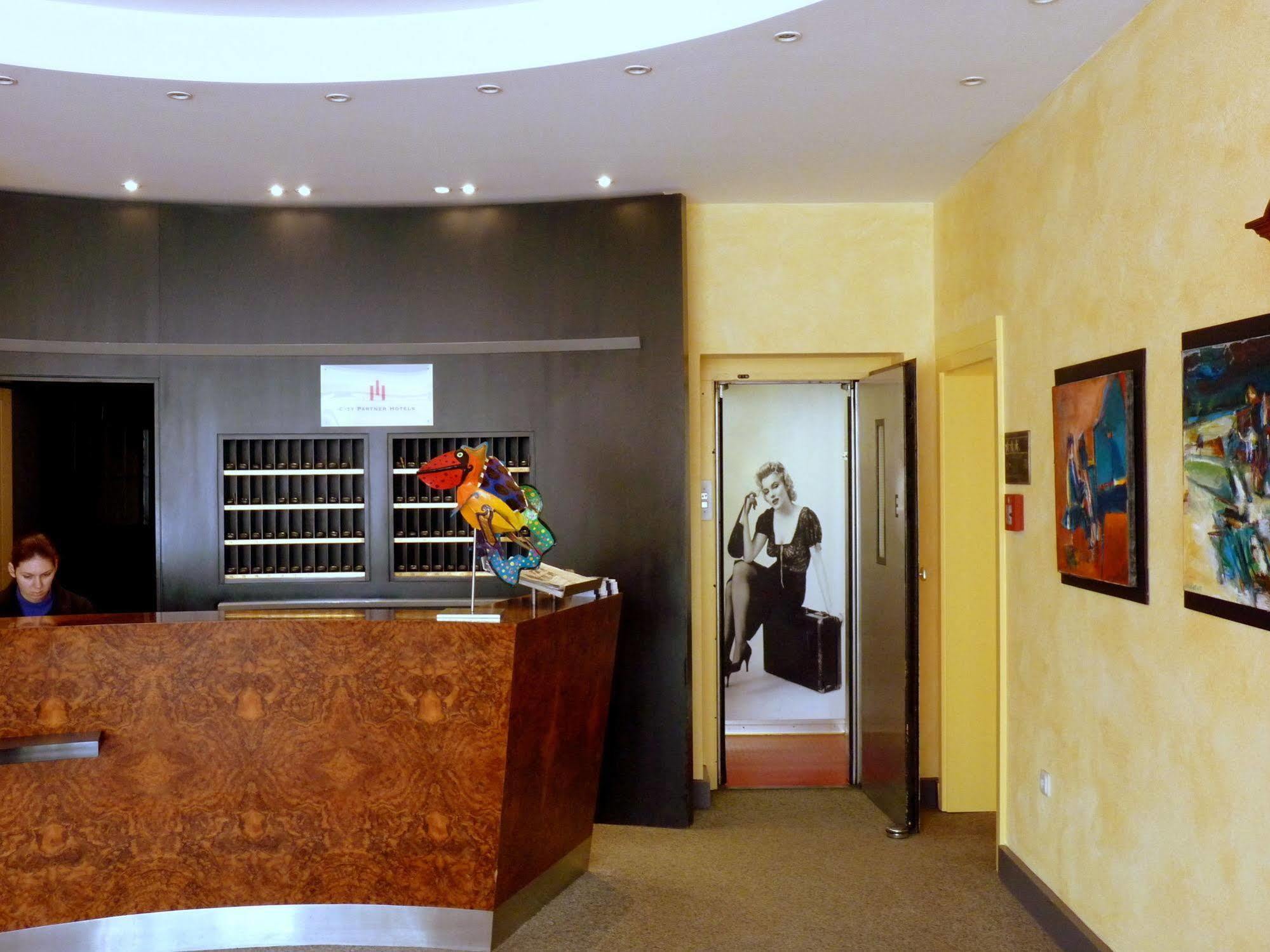 Retro - Art - Hotel Lünen Esterno foto