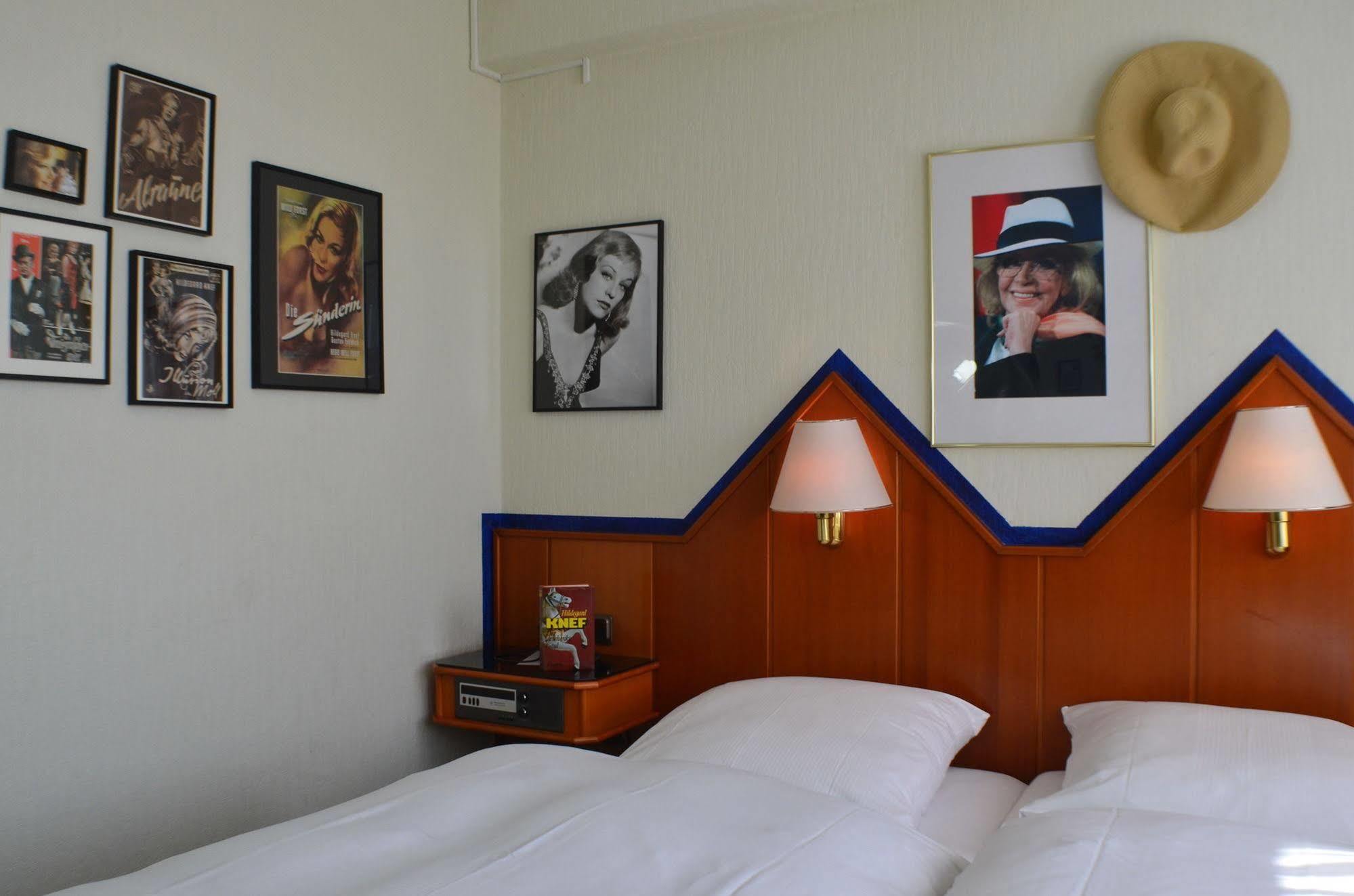 Retro - Art - Hotel Lünen Esterno foto