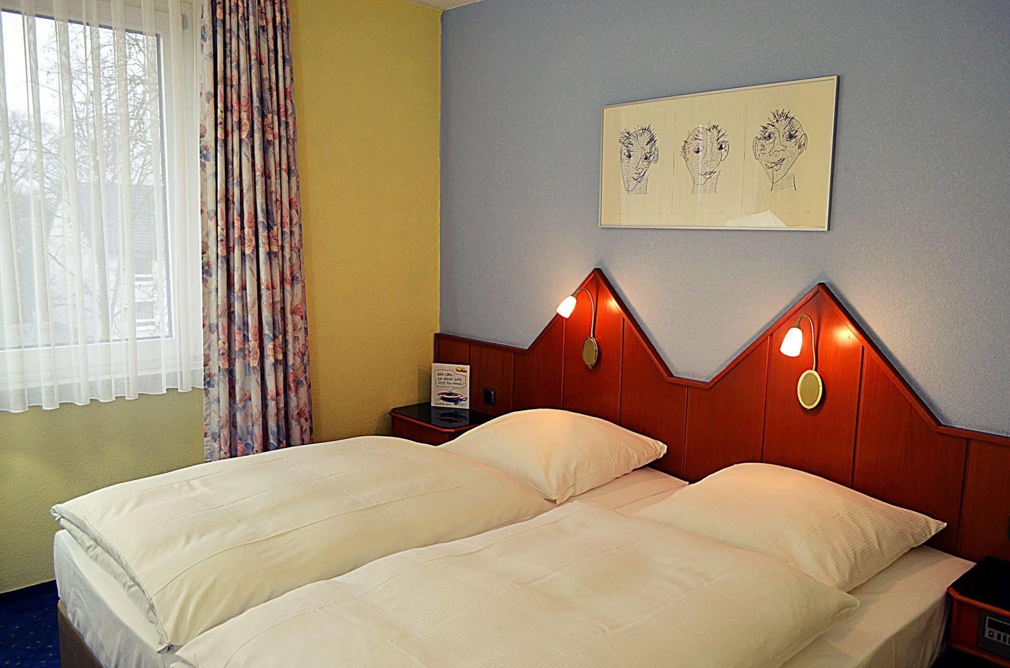 Retro - Art - Hotel Lünen Esterno foto