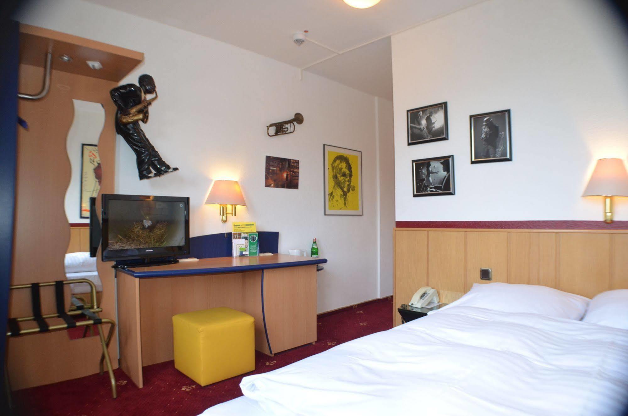Retro - Art - Hotel Lünen Esterno foto