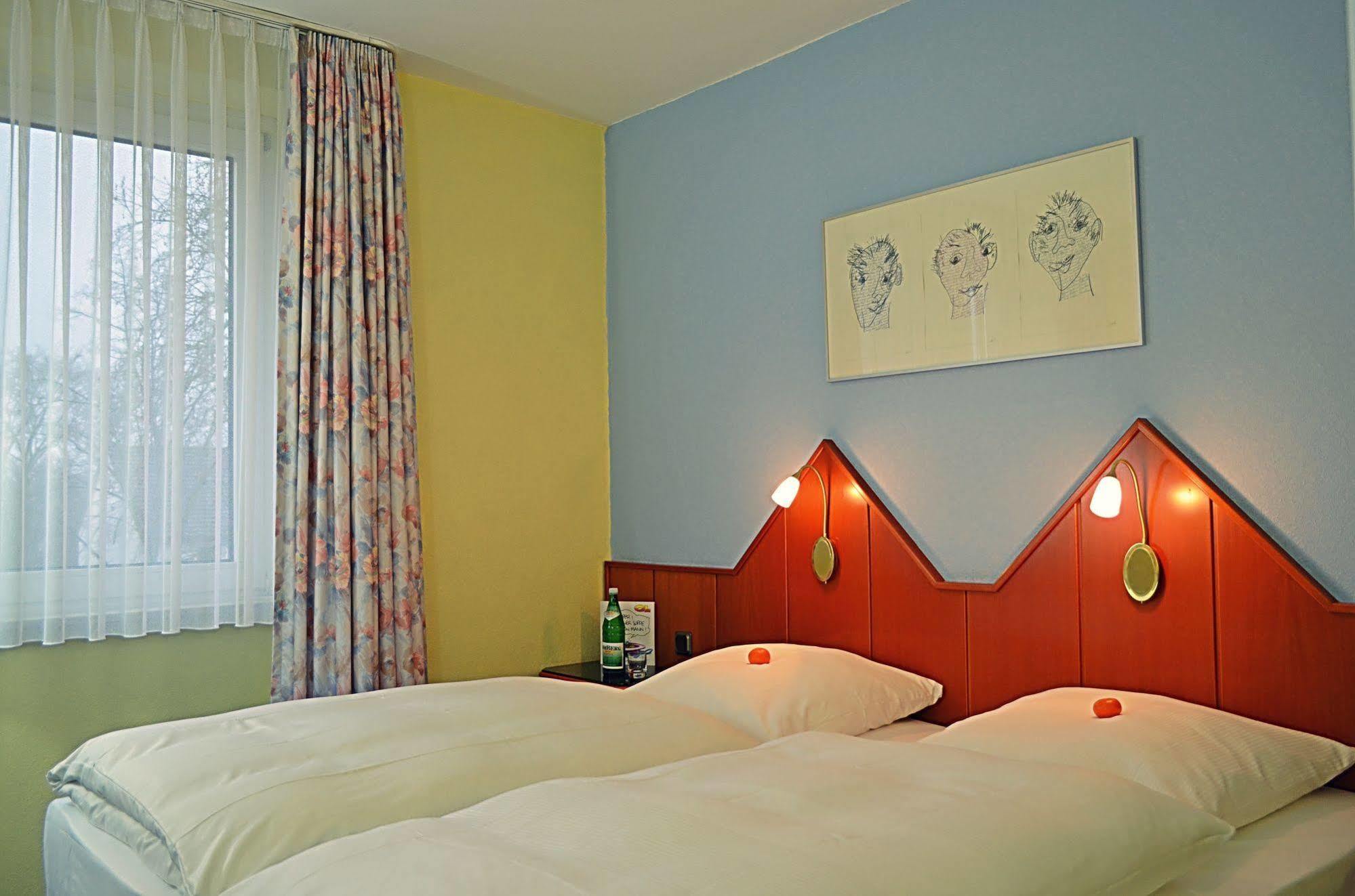 Retro - Art - Hotel Lünen Esterno foto