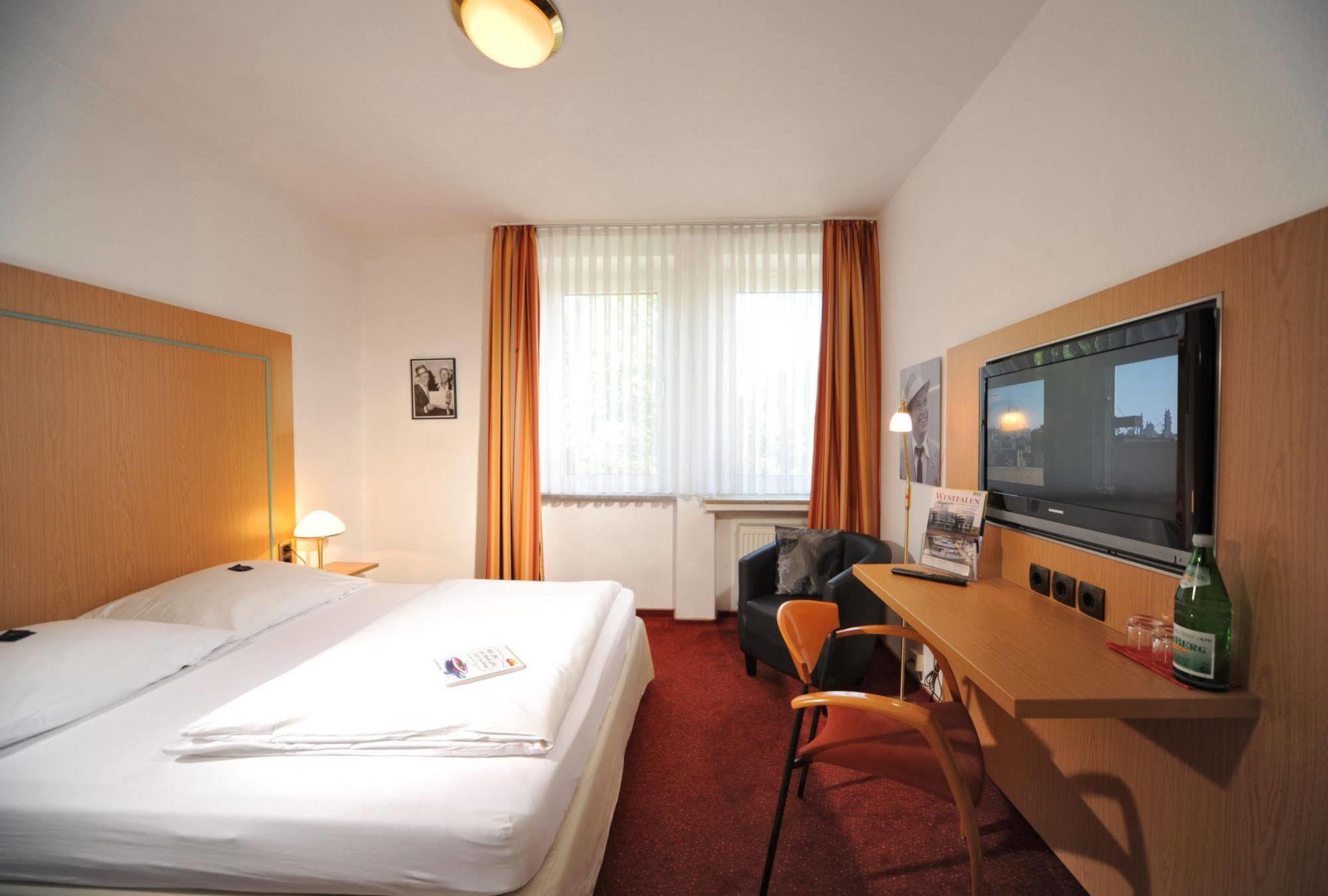 Retro - Art - Hotel Lünen Esterno foto